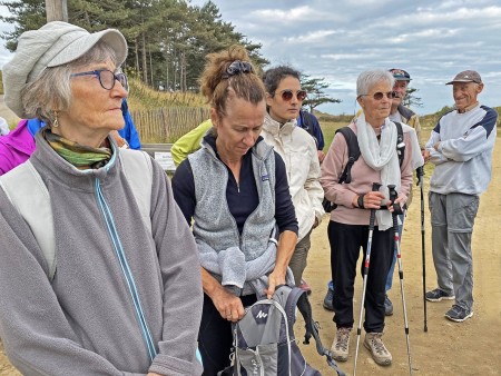 Le long de la mer : sentiers, petites plages de sable...
